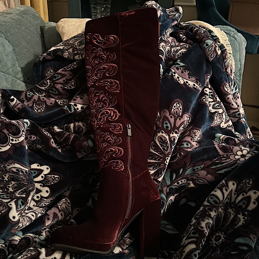 OVER THE KNEE VELVET BOOTS